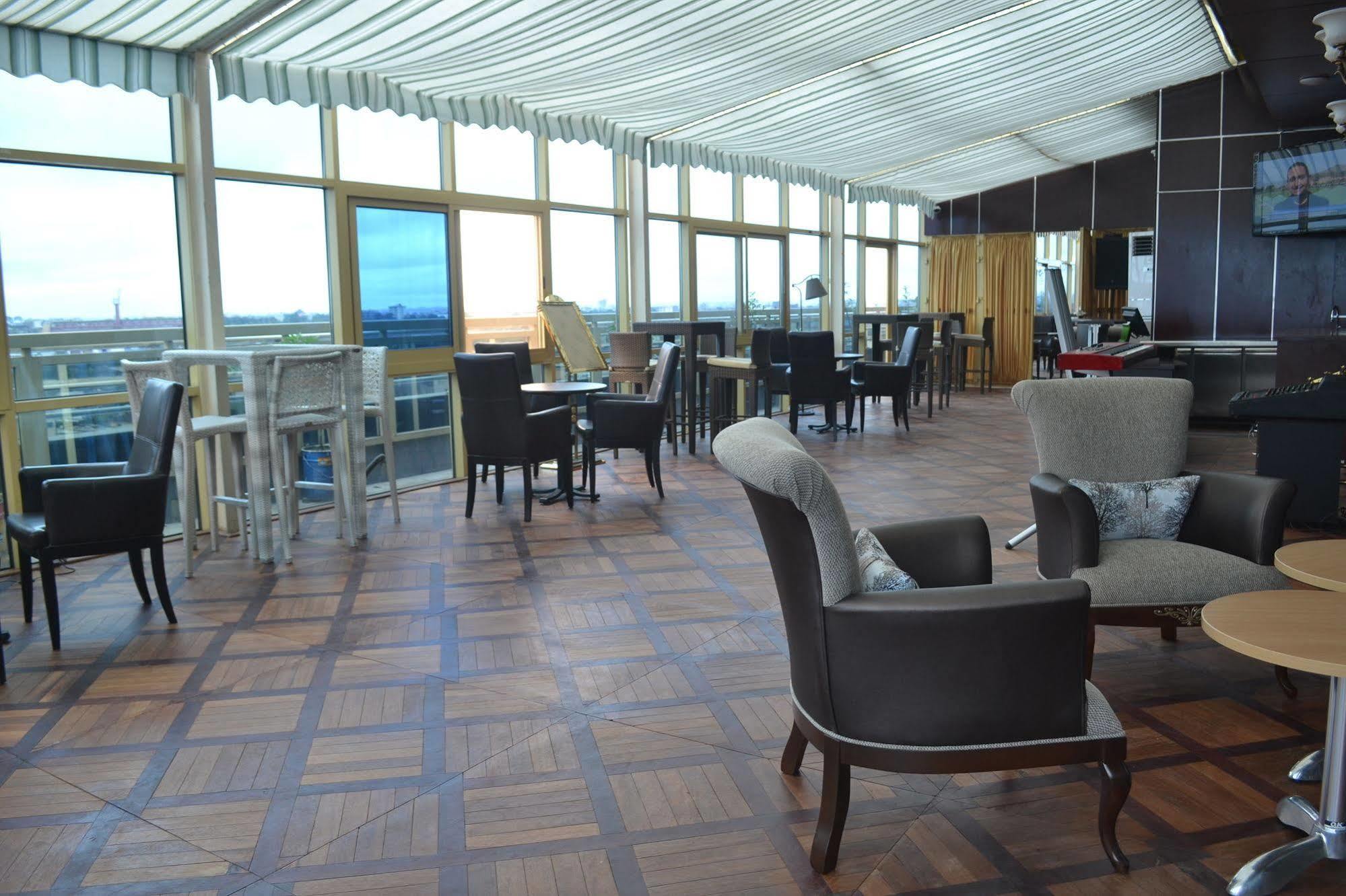 Noubou International Hotel Ντουάλα Εξωτερικό φωτογραφία